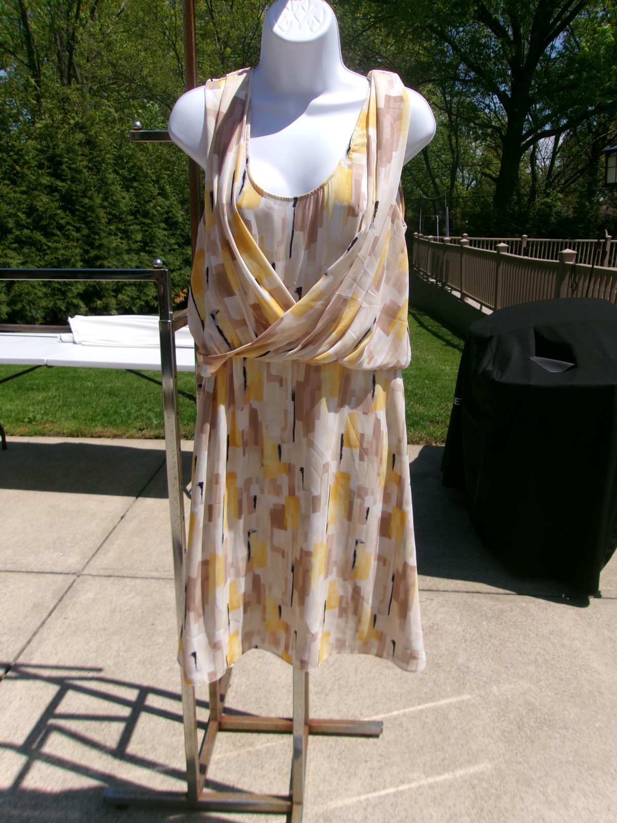 WHITE HOUSE BLACK MARKET YELLOW BEIGE PAINT STROKE DRESS 10