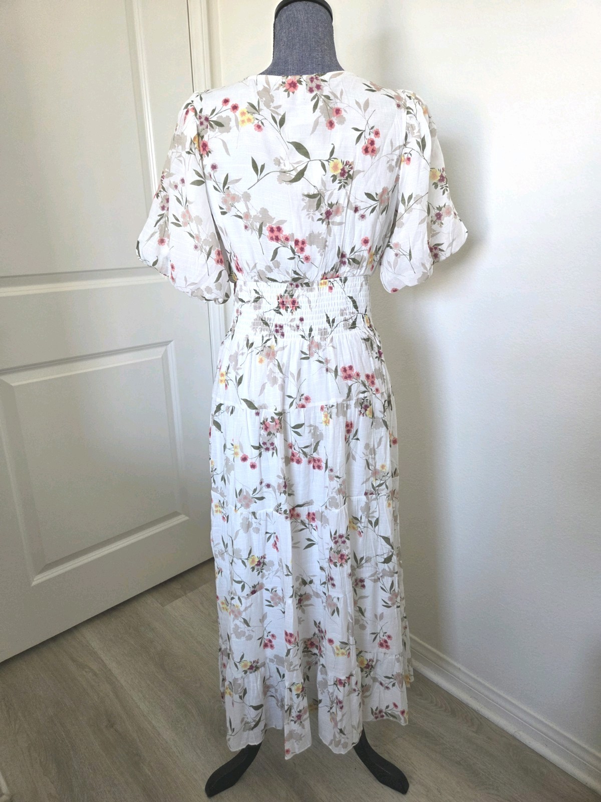 NWT💕 Size Small J. Gee Women’s Floral V Neck Button Tier Elastic Waist Dress