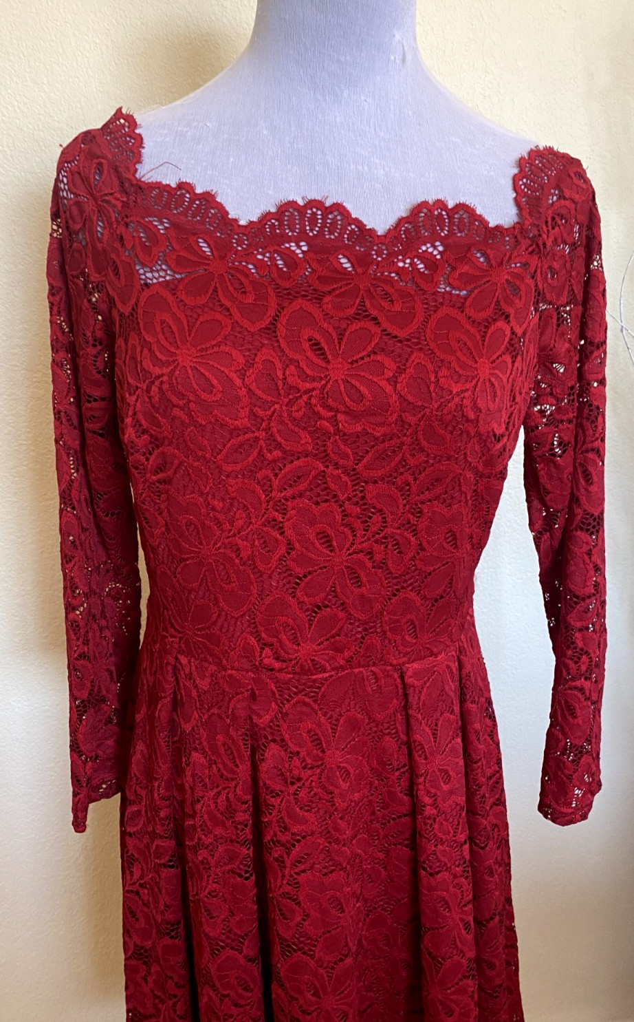 Miss Me Red Lace Long Sleeve Lined Stretch Below Knee Pleated Dress M