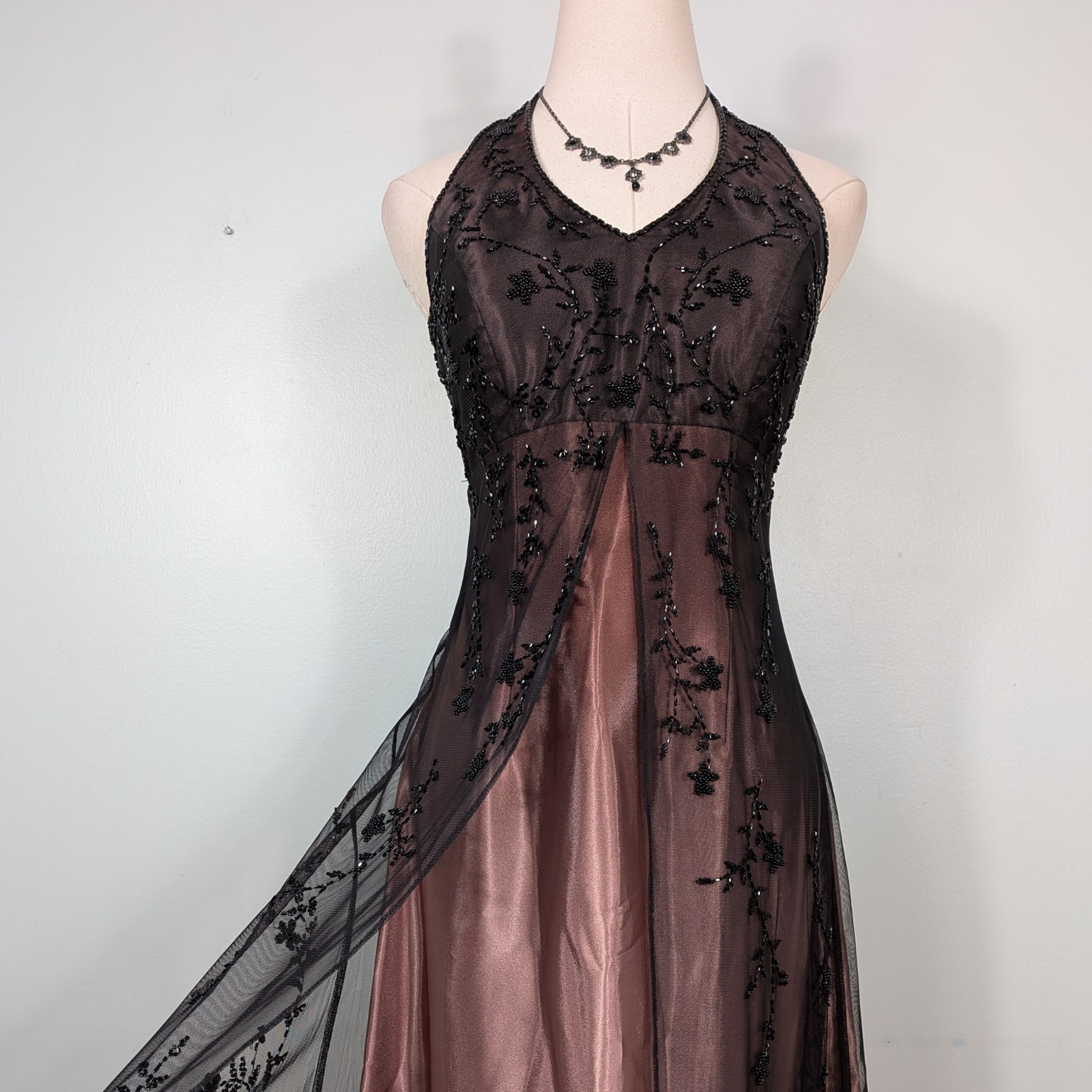 Vintage Halter Neck Ball Gown Brown Black Long Applique Lace Gothic Evening Gown