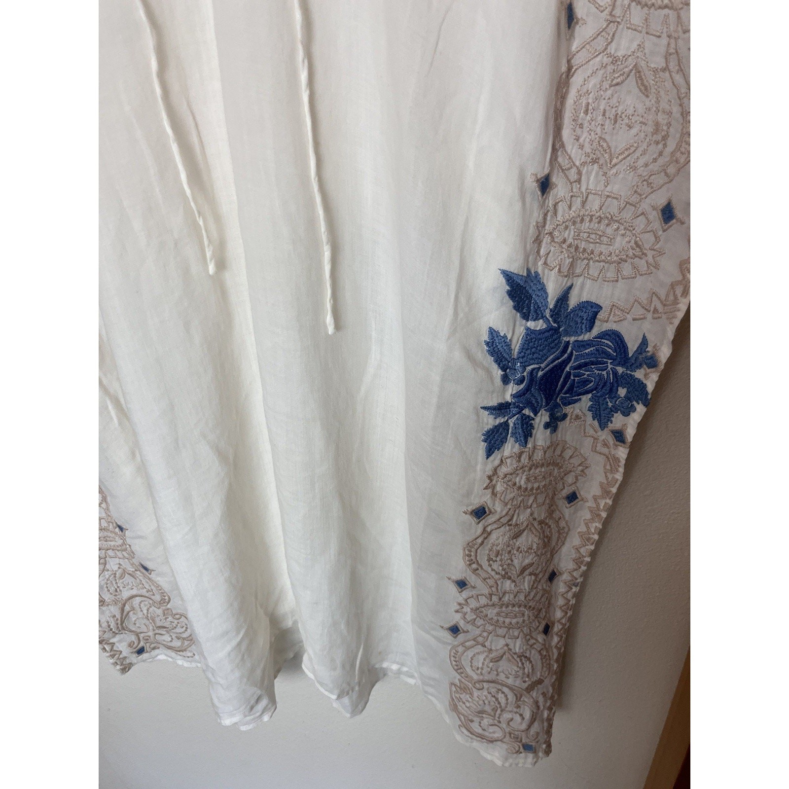 Johnny Was 3J Workshop White Blue Beige Embroidered Kaftan Dress Size Medium