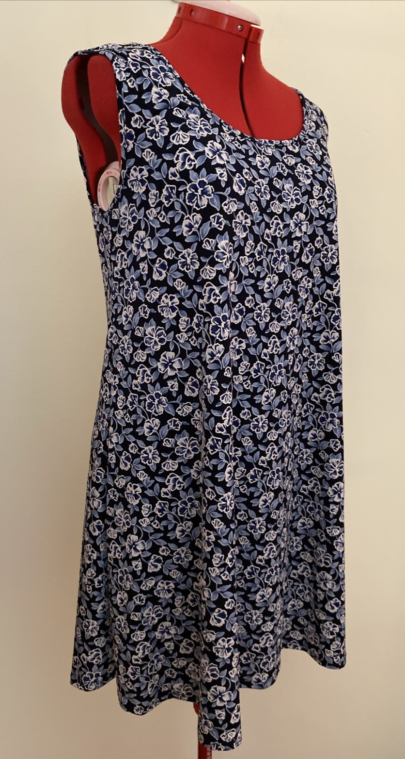 SJS DRESS~XL~BLUE WHITE FLORAL~SHIFT~SLEEVELESS~ABOVE THE KNEE~STRETCH