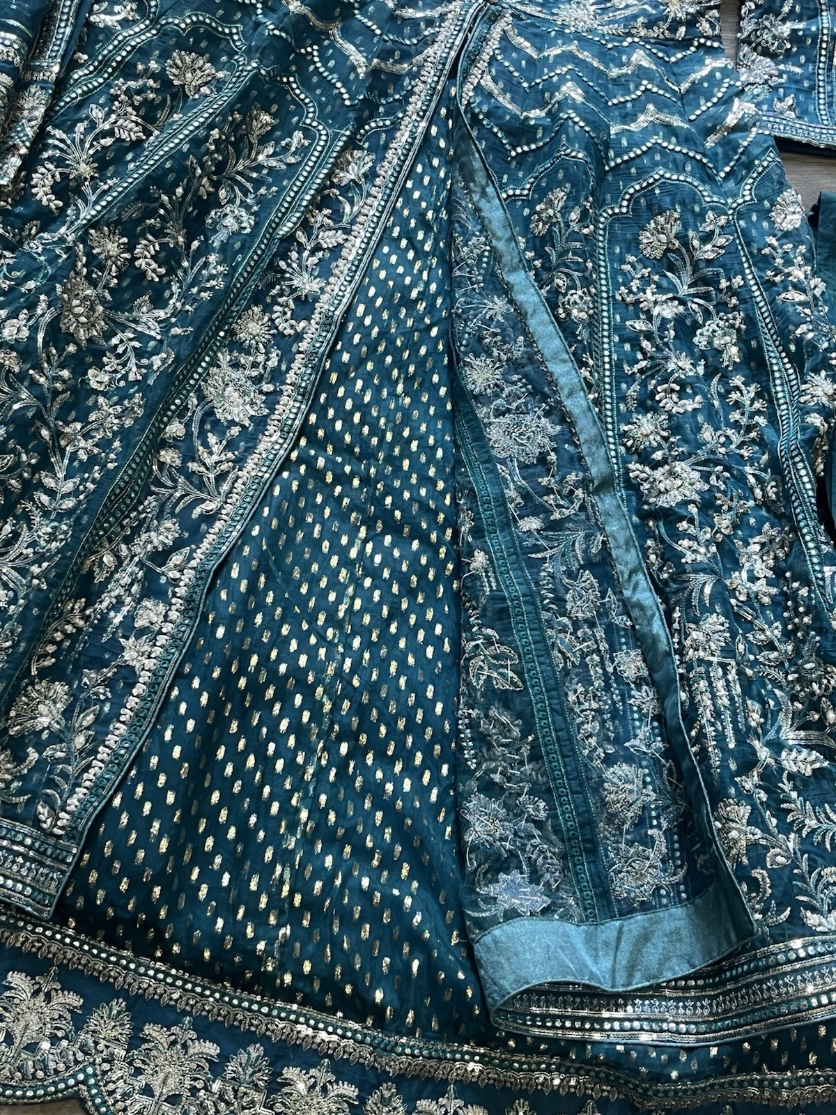 A Beautiful Terquise Heavy Embroidered Beaded Long Dress Suit Size Medium. VGC