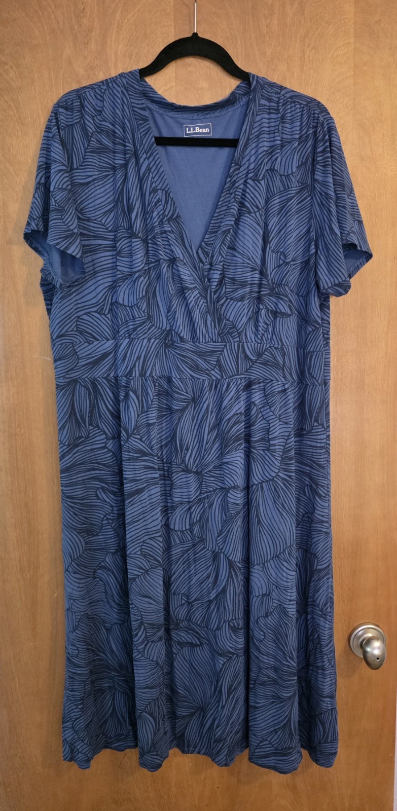 LL Bean Women’s Blue Floral Medallion Surplice V Neck Midi Dress Sundress Large