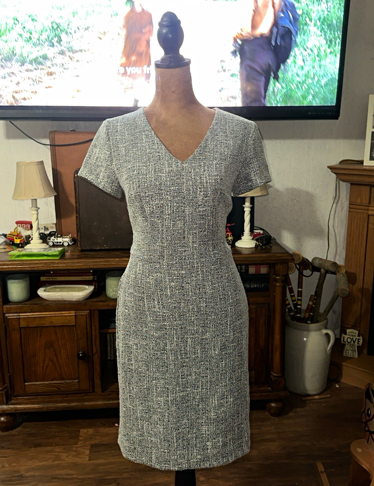 Banana Republic Size 0 Black/White Tweed Sheath V-Neck Cap Sleeve Dress