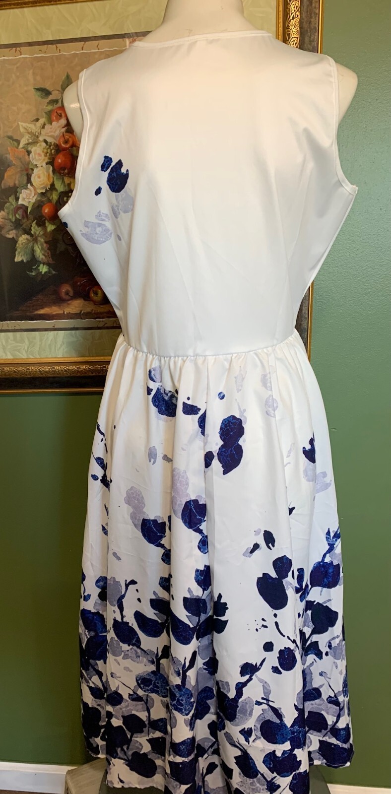 UNBRANDED LIGHTWEIGHT BLUE & WHITE SLEEVELESS DRESS ~ SIZE XL (Approx 14-16)