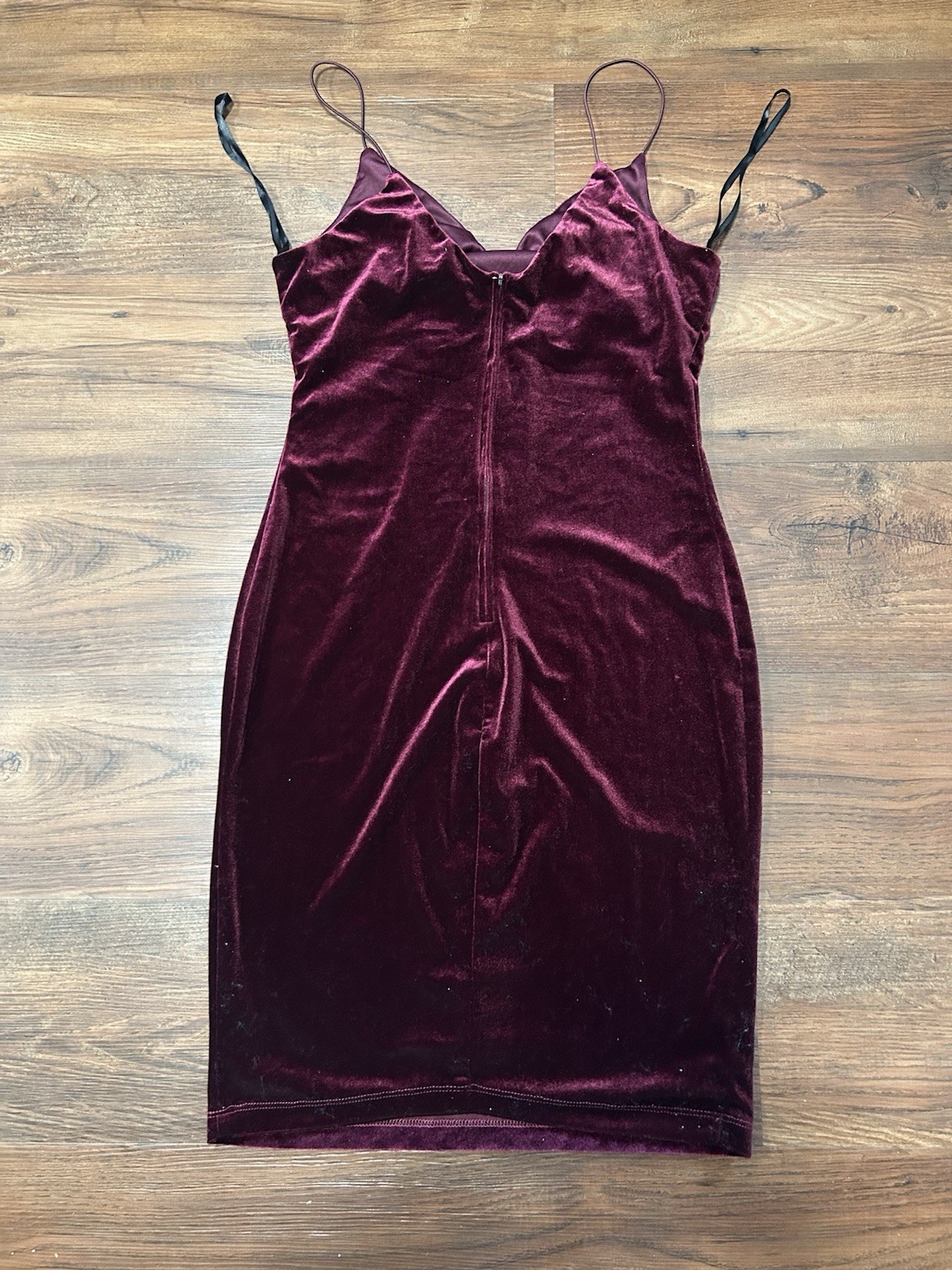 B. Smart Burgundy Velvet V-Neck Strappy Sheath Dress Lined Knee Length L