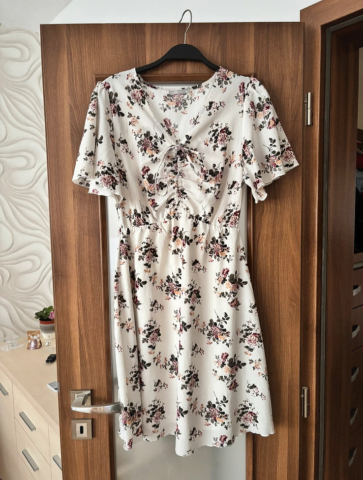 Floral A-Line Mini Dress Short Sleeve Cream White Size S Summer Casual V-Neck