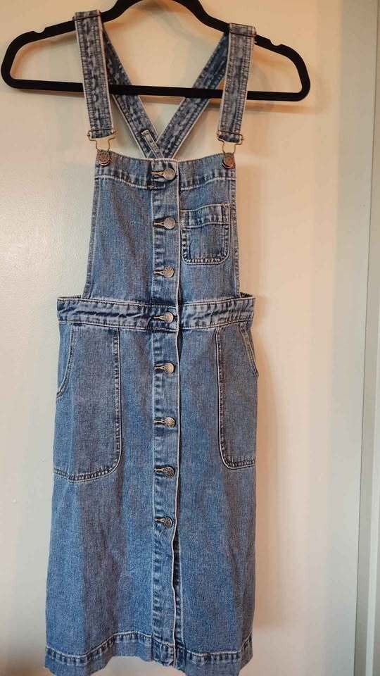 BDG Button-Front Woman’s Denim Dress Sz 4 with Cross Over Straps & Large Pockets