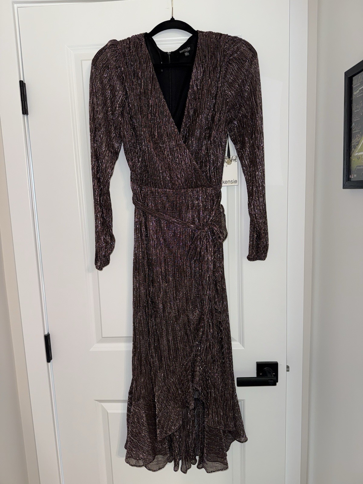 Kensie Metallic Faux Wrap Crinkle Knit Midi Dress (KDOP1653)