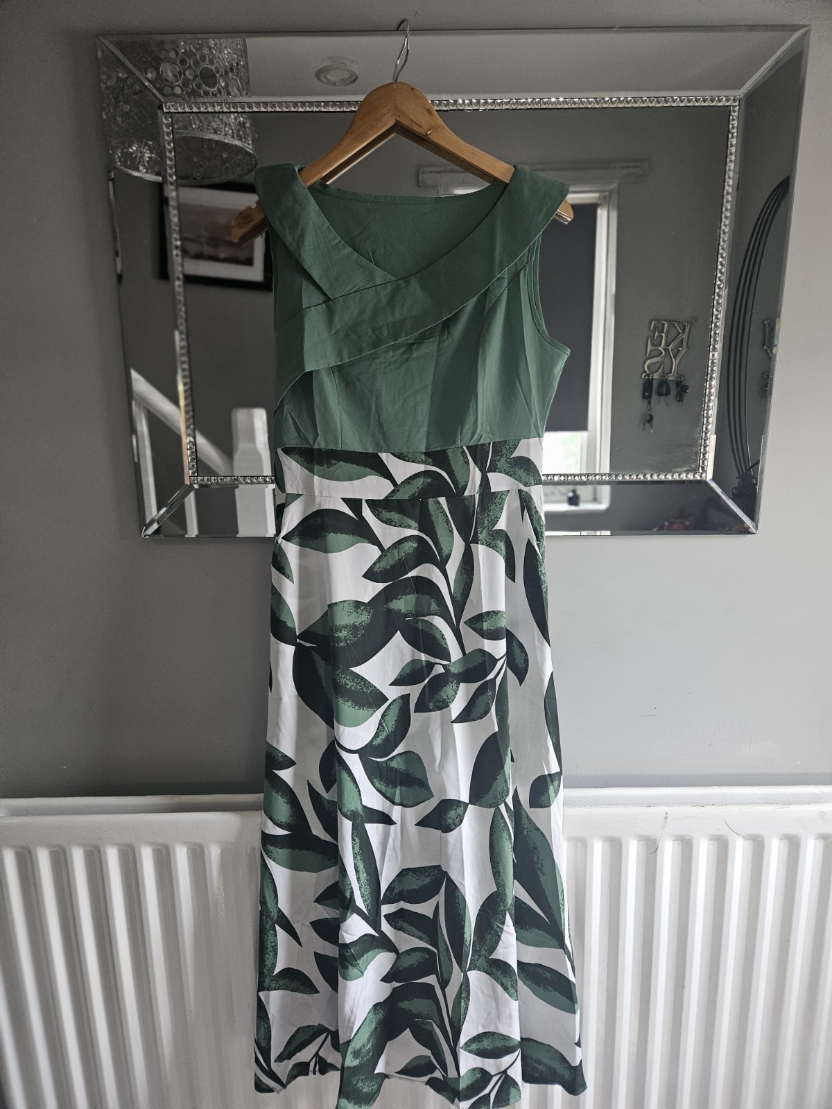 Maxi Dress Gree Leaf Pattern Short Sleeves. Chest 36 Waist 30 Length 52 Inc. Vgc