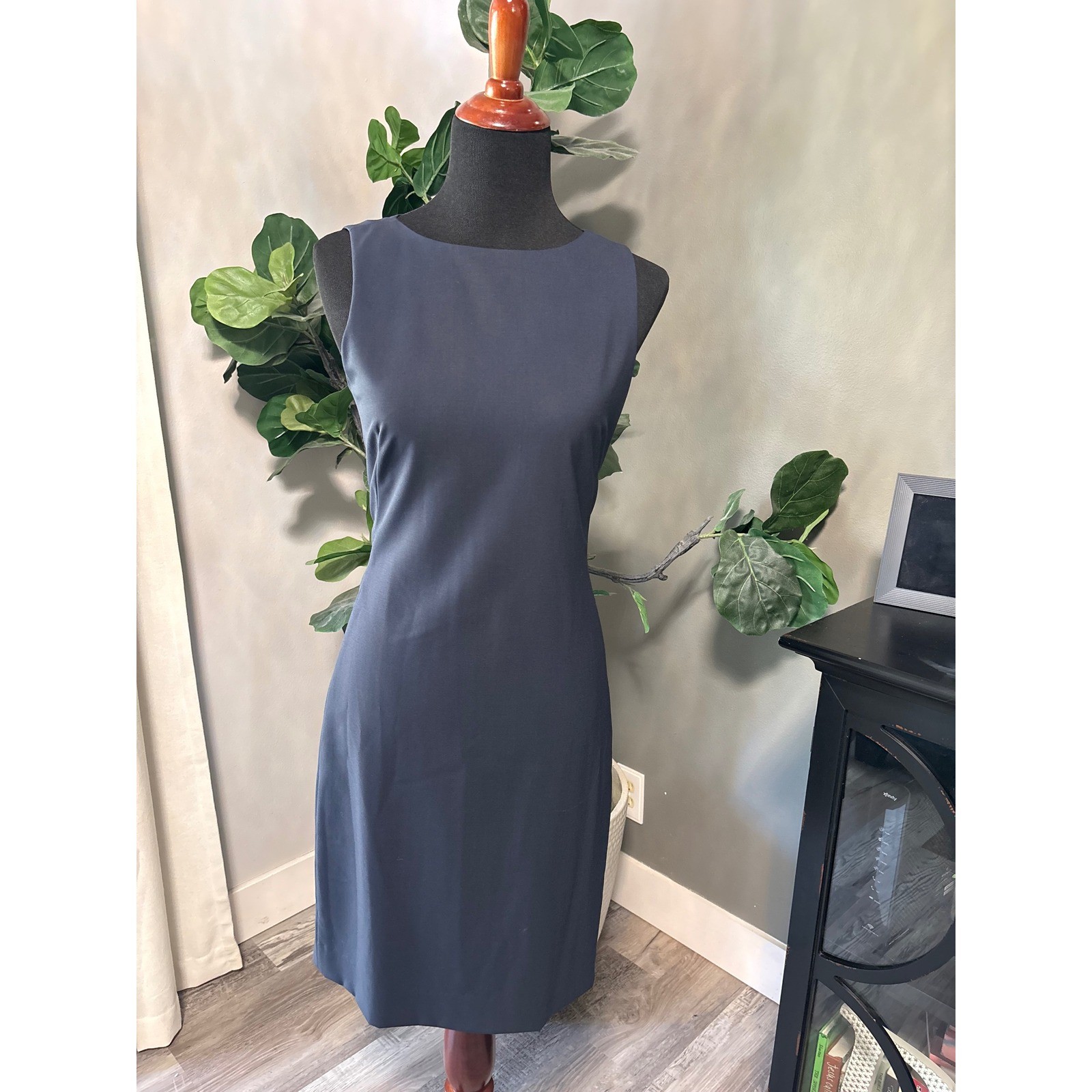 Theory Navy Blue Sleeveless Sheath Dress Boat Neck Professional Career Size 4