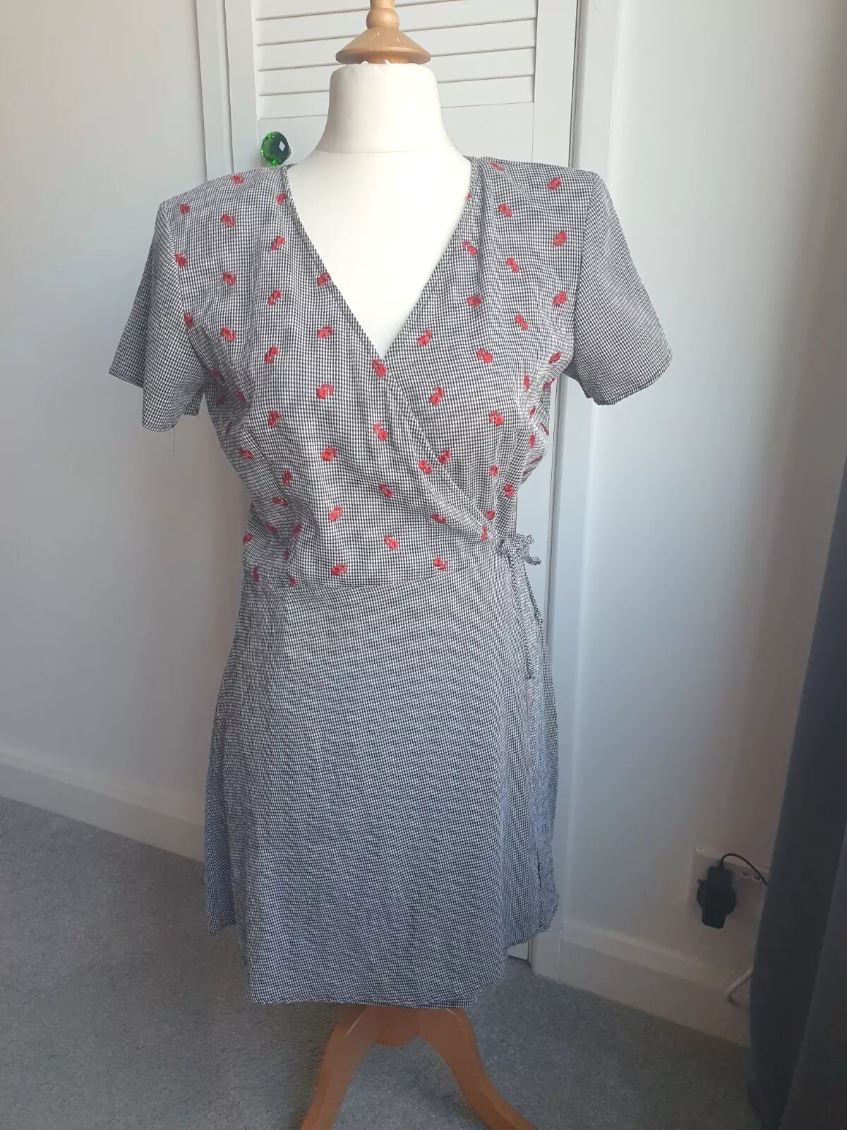 INTER ELEMENTS Los Angeles Black and White Surfer Girl Wrap Dress size M – 12