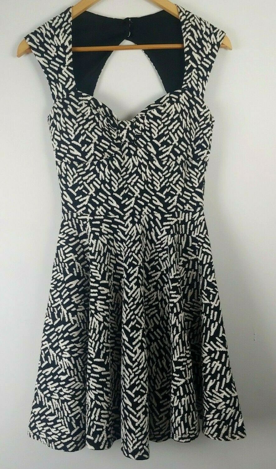 Va Va Voom Sleeveless Fit & Flare Dress Women’s Black White Medium NEW
