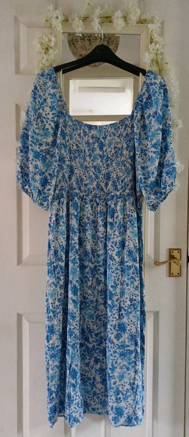 Pretty Shirred Blue White Floral Shirred Bust Midi summer Dress 👗 20 22