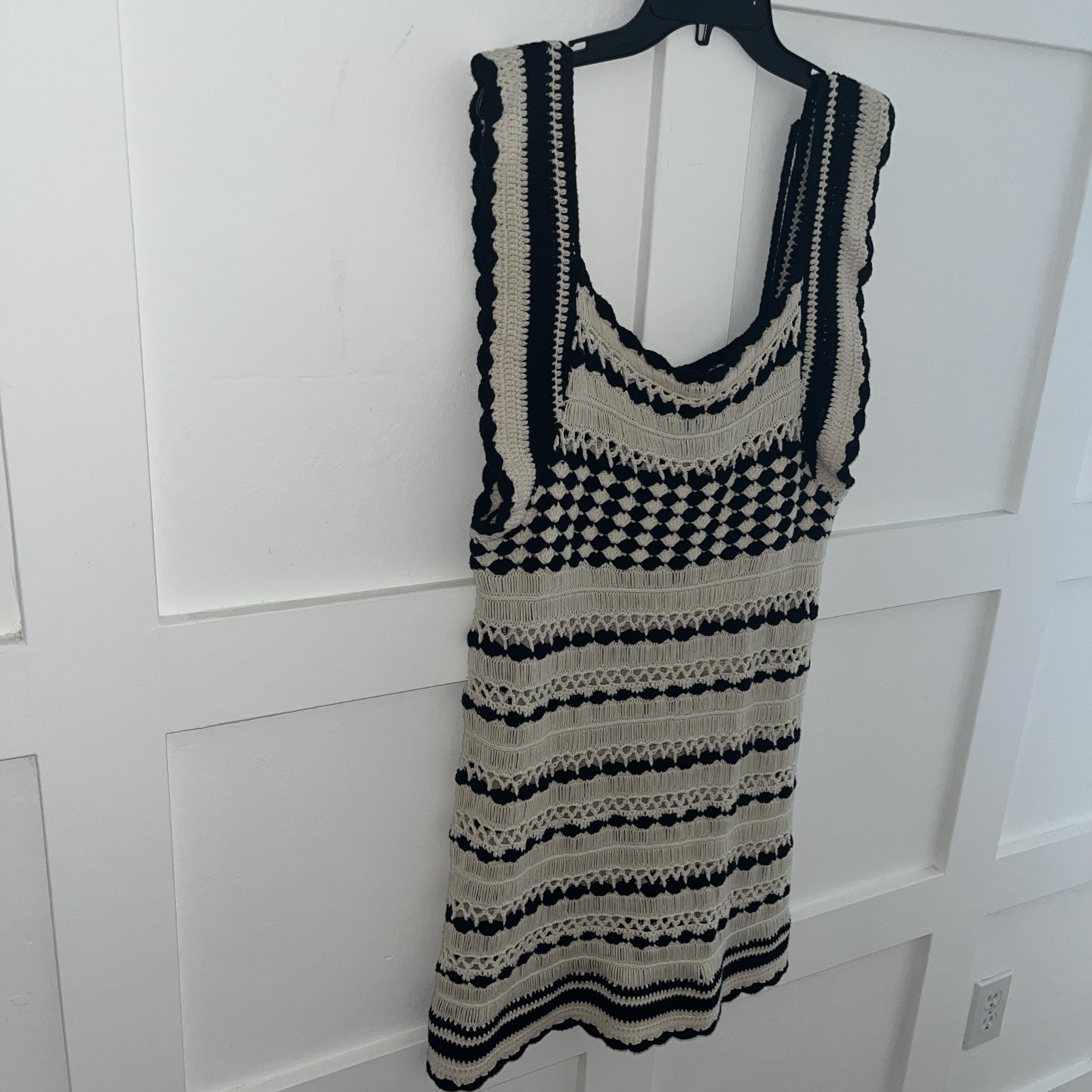 Nwt Forever21 Crochet Mini Geometric back. Open & edge Black & Cream SZ L