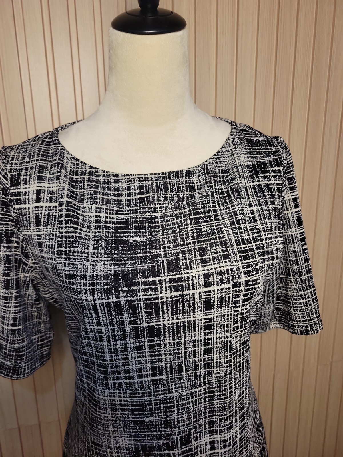 Sharagano Sz 8 Black White Graphic Print Stretch Short Sleeve Dress Career Work
