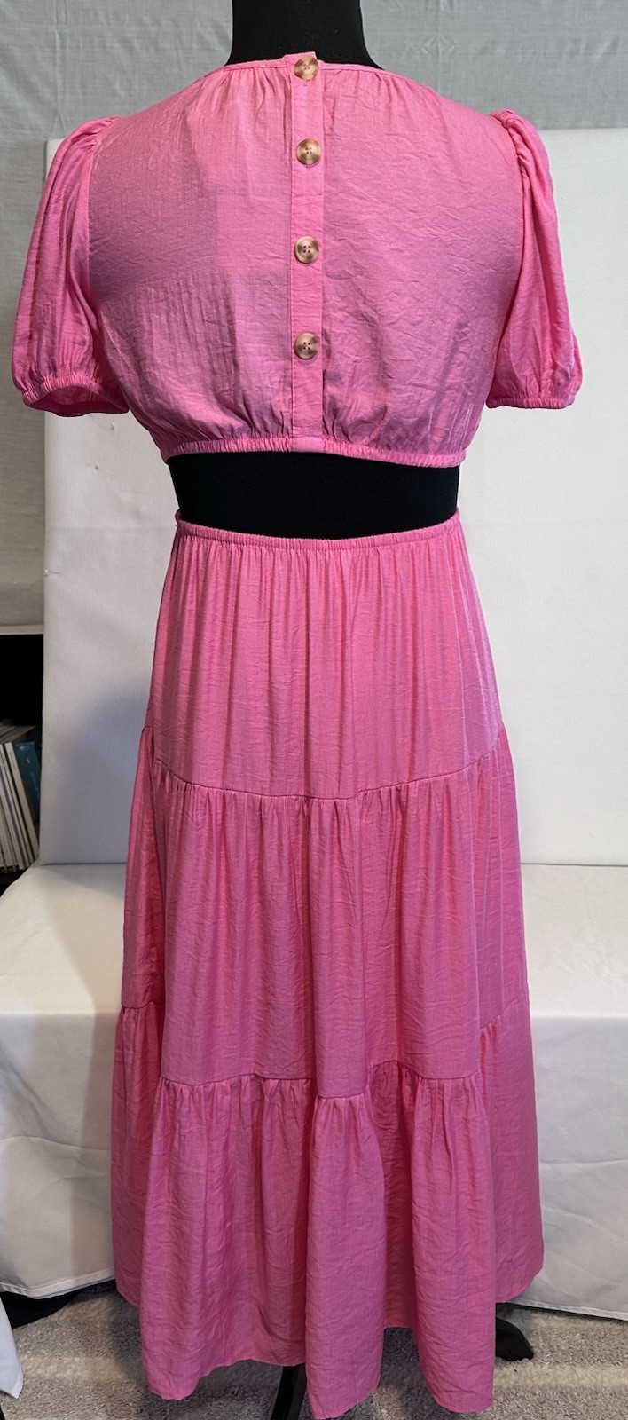 BLU PEPPER SPLIT OPEN BACK DRESS SIZES 1 Small, 1 Medium, 1 Large