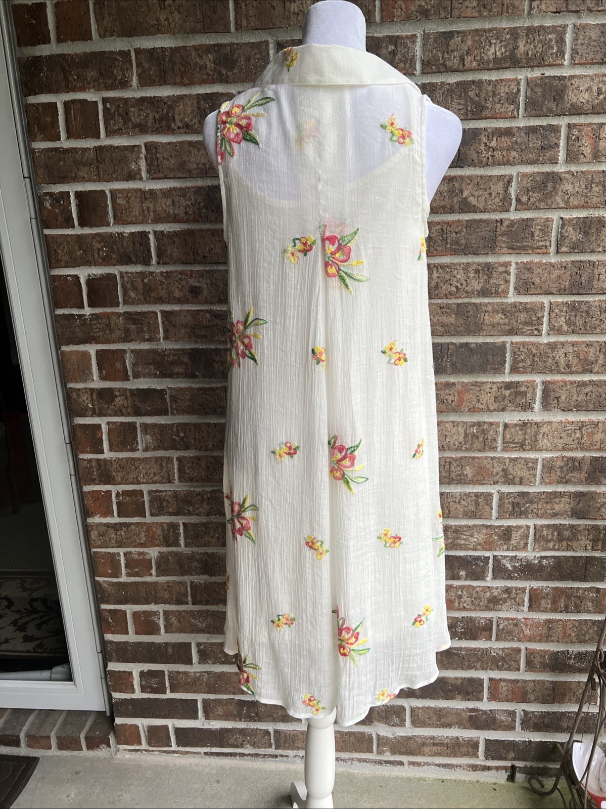 Rose & Everly Floral Button Down Resort White Lined Dress Medium Embroidered