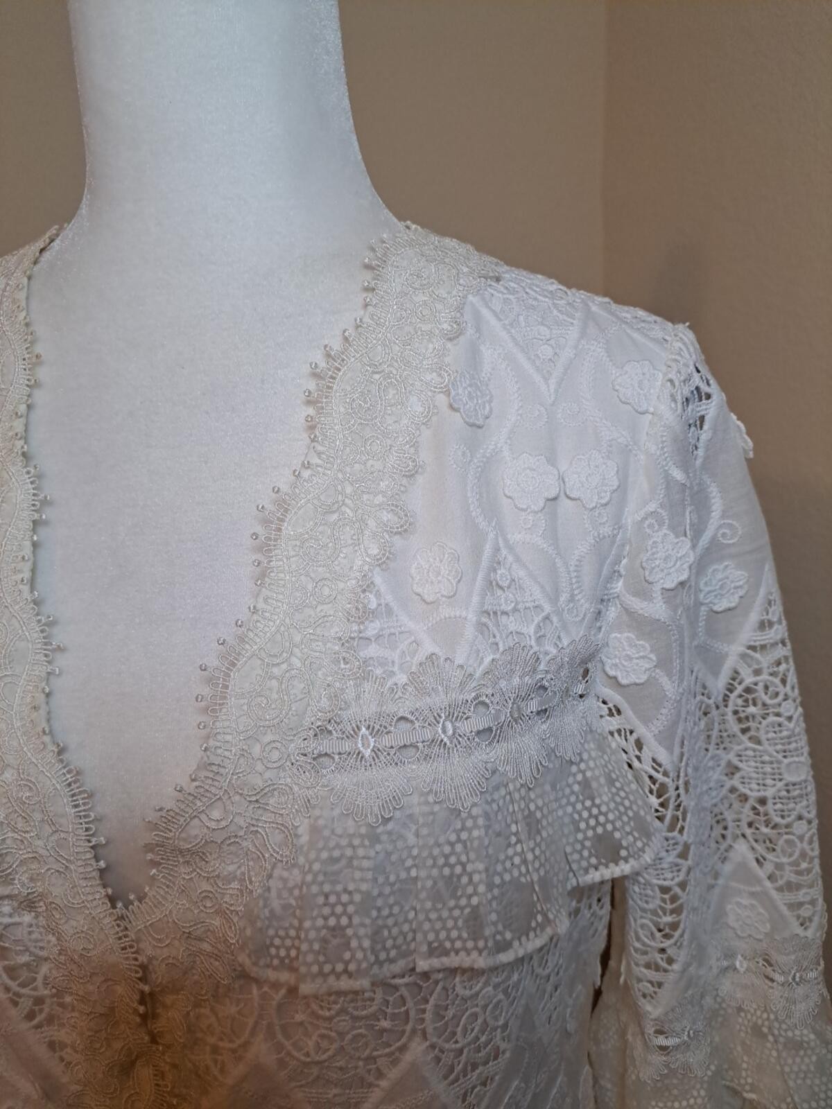 Alexis Dress Ivory Lace Size L EUC Bell Sleeves