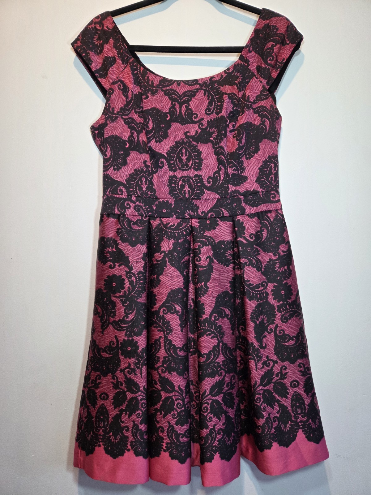 REVIEW Size 12 Pink/Black Satin Lace Floral Scoop Neck Zip Short Dress