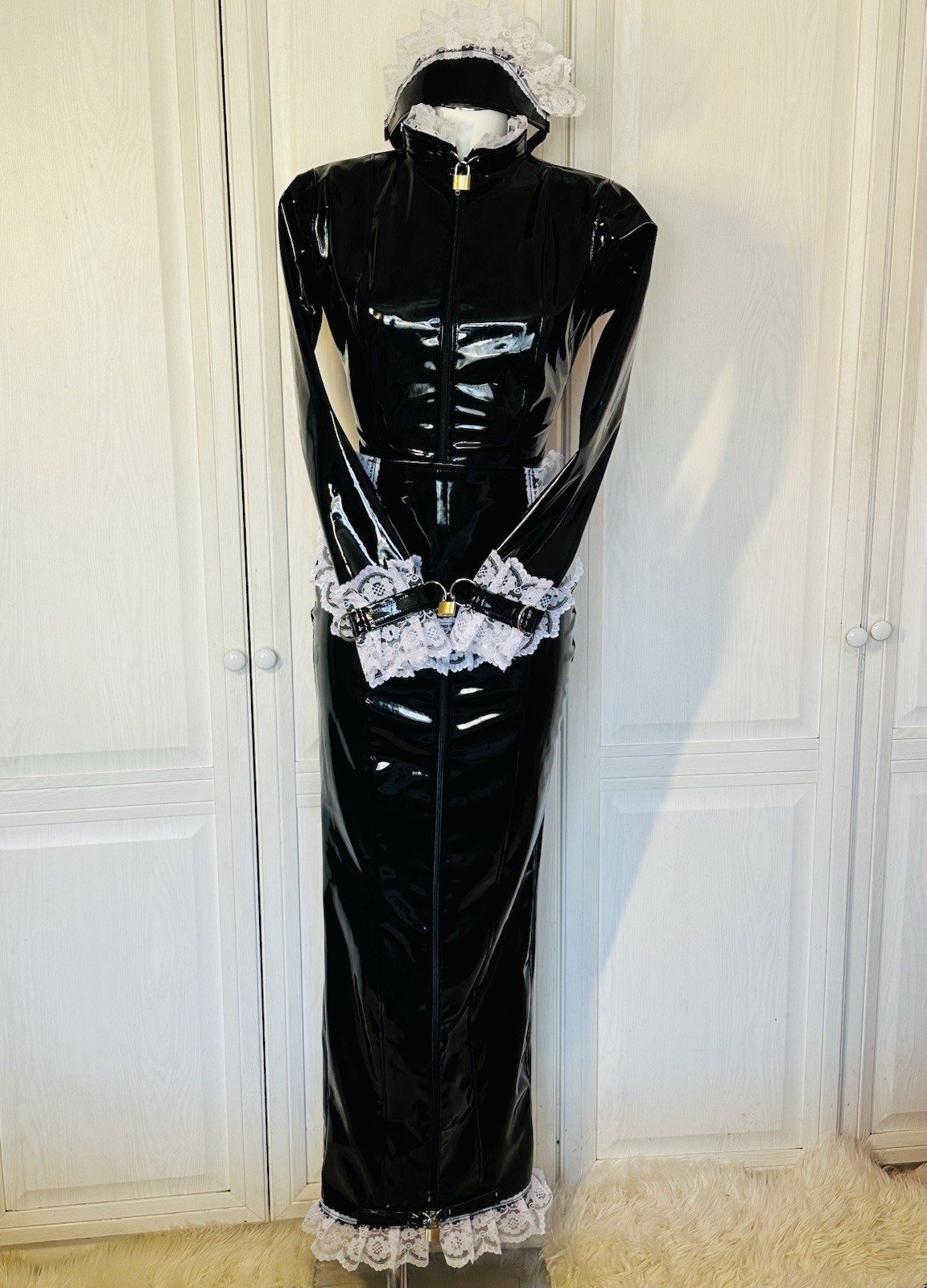 Misfitz blk PVC & lace padlock lockable sissy Maids hobble dress. SIZE 20. CD