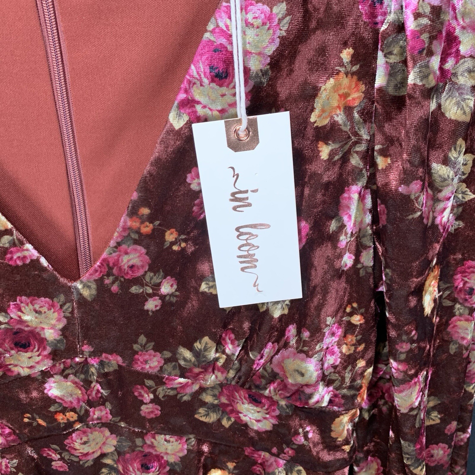 In-Loom Brown Velvet Rose Pattern V-Neck Long Sleeve Dress Women Size Small. E6