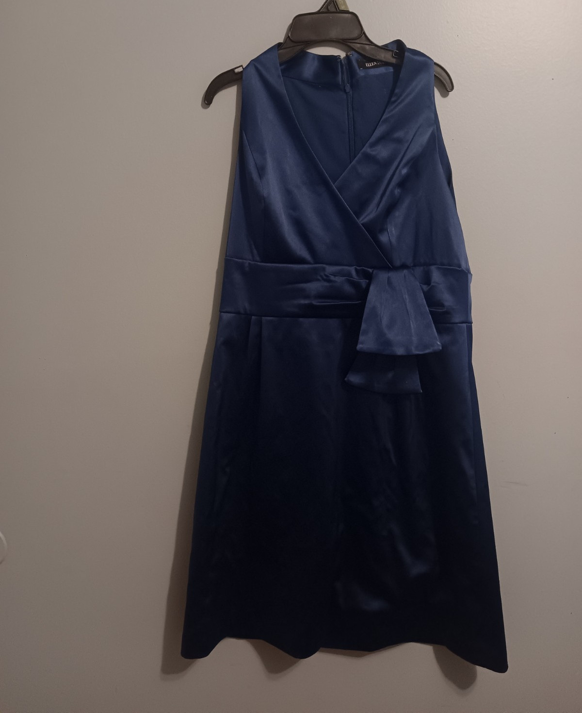 Ellen Tracy Women’s Blue Satin V-Neck Sleeveless Pleated Bow Maxi Dress Size 10