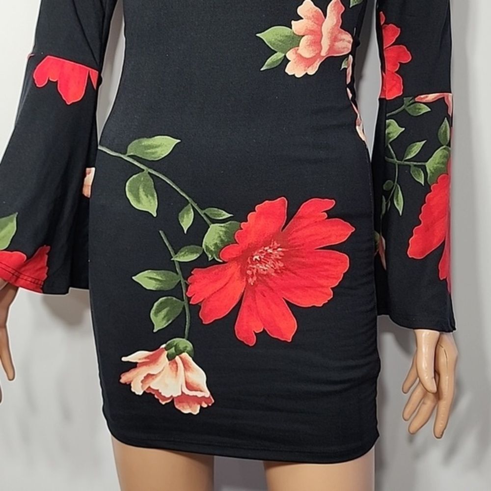BLACK BEAD Black floral dress with off-the-shoulder bell sleeves Size M