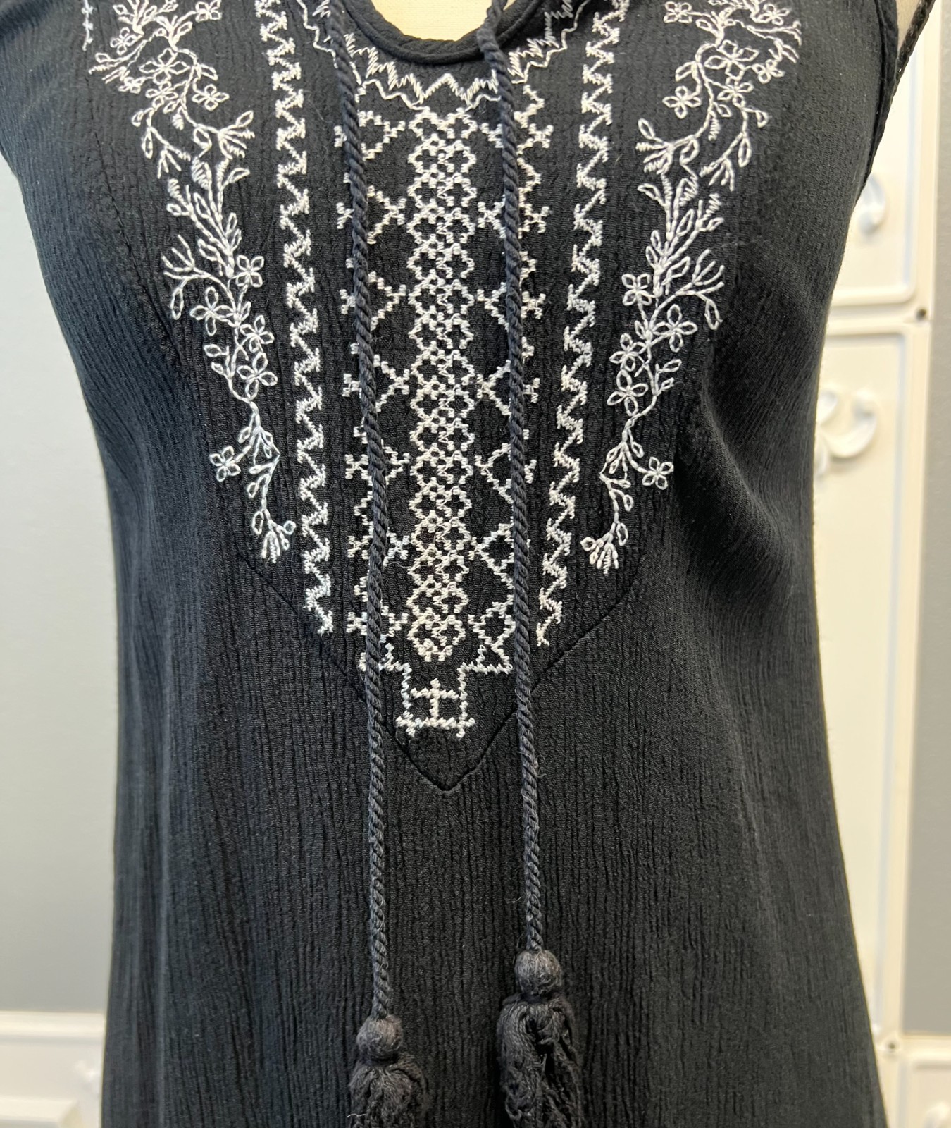 Mossimo Supply Co. Black Embroidered Sleeveless Dress – Women’s Medium