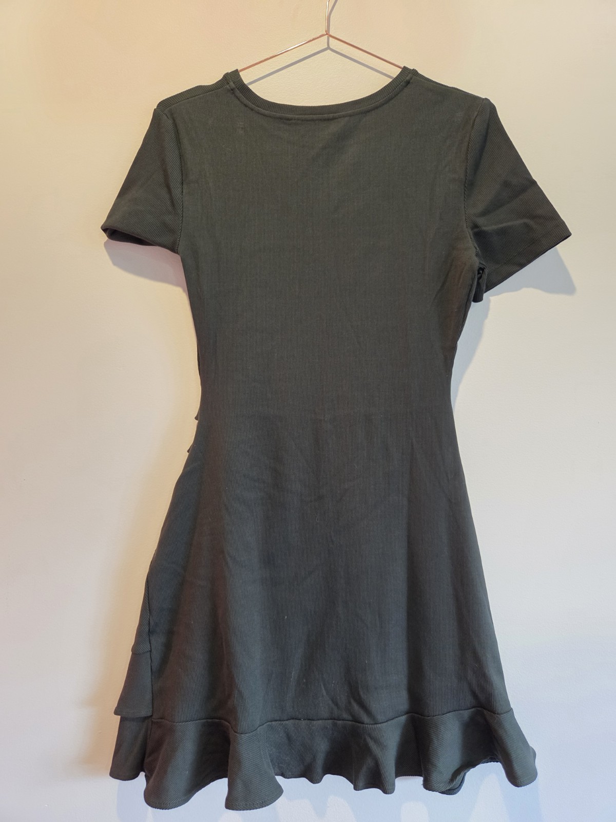 FOREVER NEW Size M Green Jersey Knit Short Sleeve Gathered Side Mini Dress