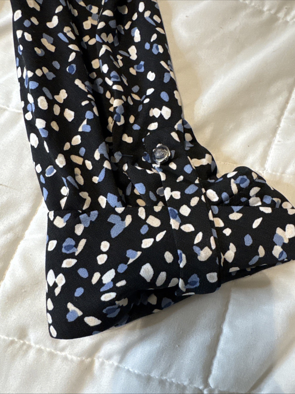 NWT- Ava & Grace Breast Pockets Silver Stud Accent Matching Buttons Button Down