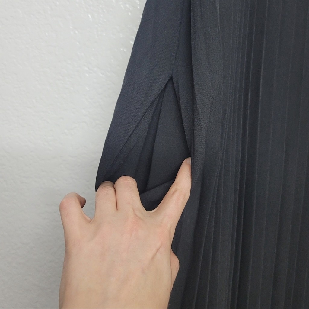 EUC Line & Dot Black Pleated Maxi Dress