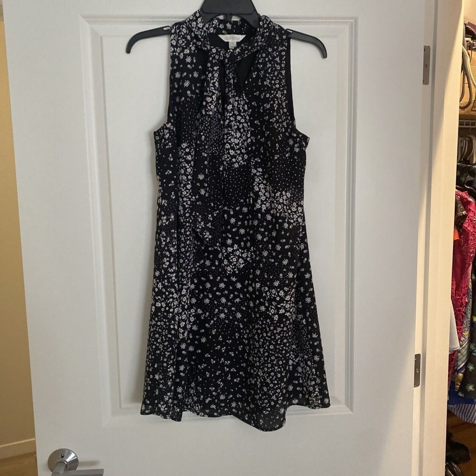 Decree Beautiful Floral Cocktail Ditsy Floral Mini Dress Tie Neck Front – Size S