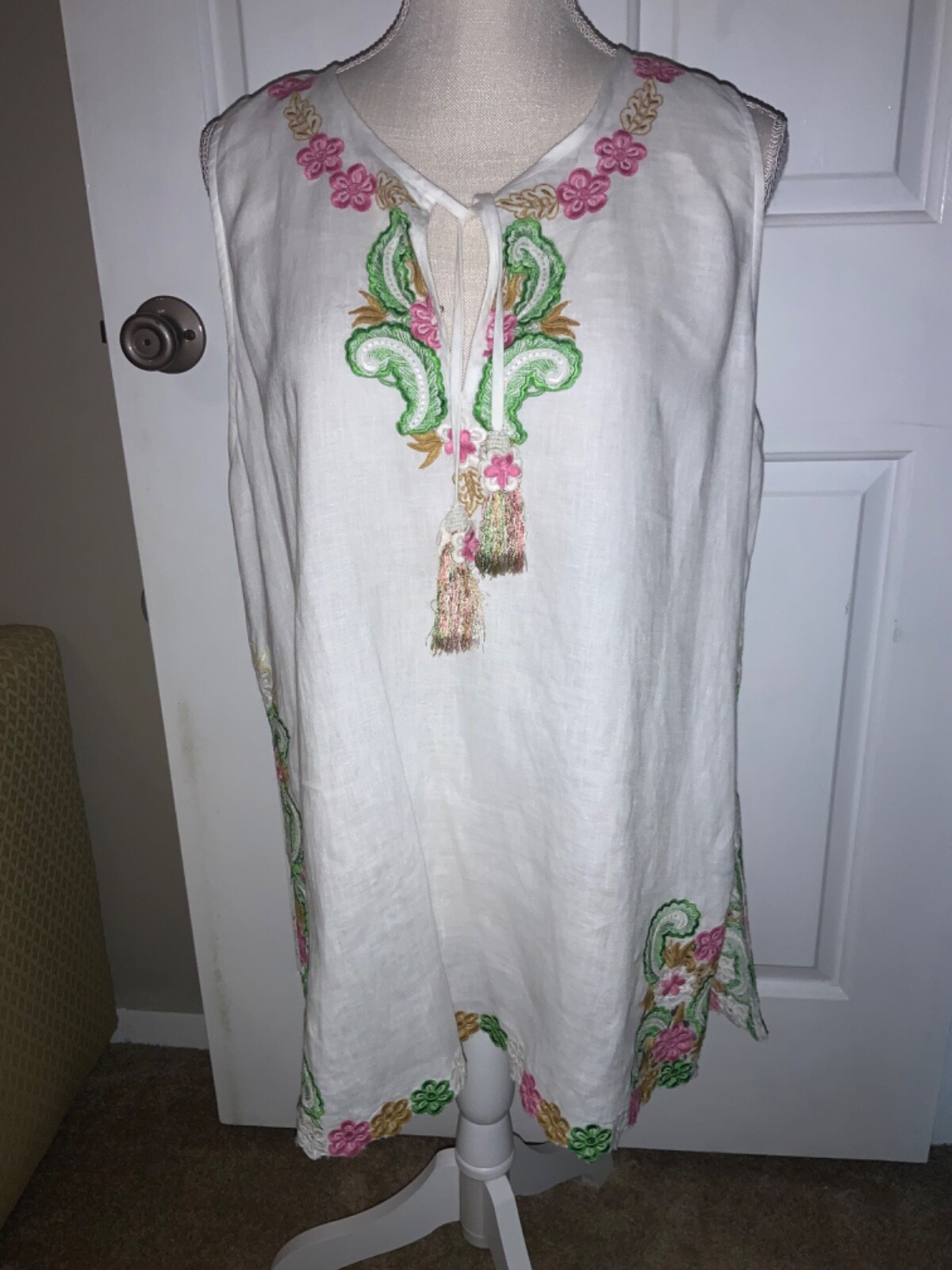 🌸Calypso White Linen Embroidered Sleeveless Tunic Top Size L 🌸