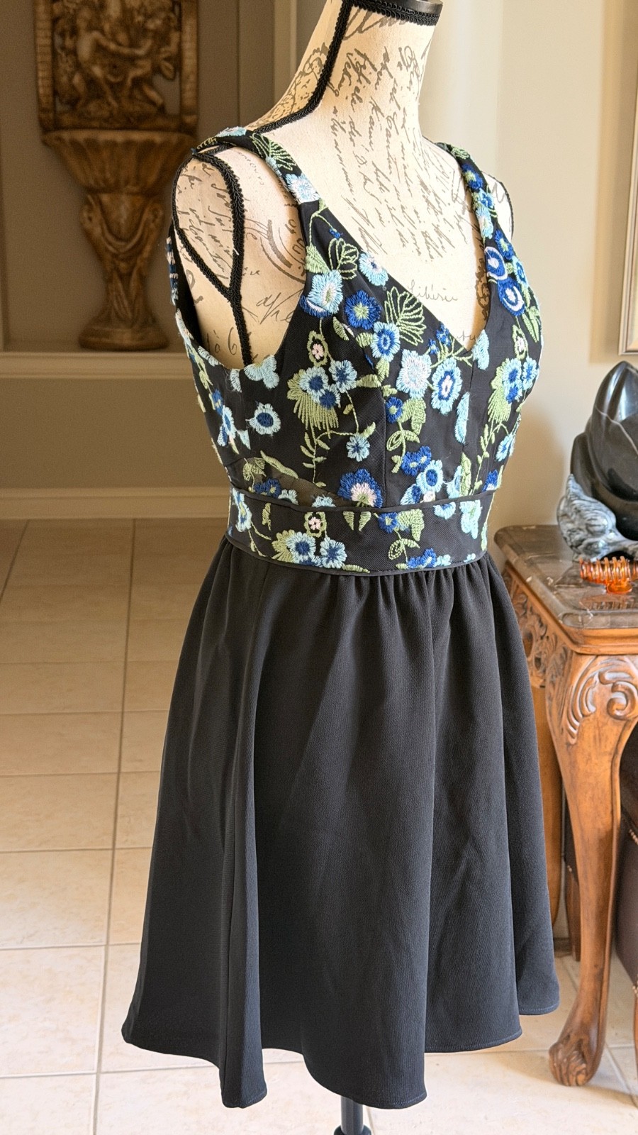BCBGeneration Black Floral Embroidered Sleeveless Fit & Flare Dress NWT Size 6