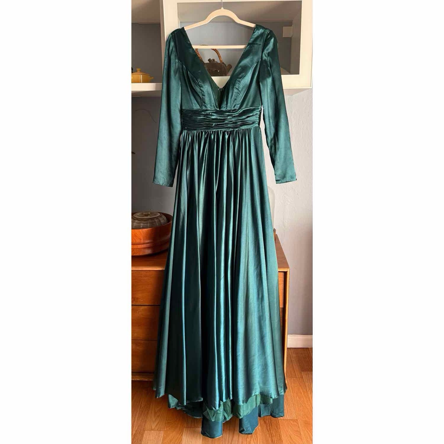 Hebeos A-Line/Princess V-Neck Long Sleeves Sweep/Brush Train Satin Dress 2 Green