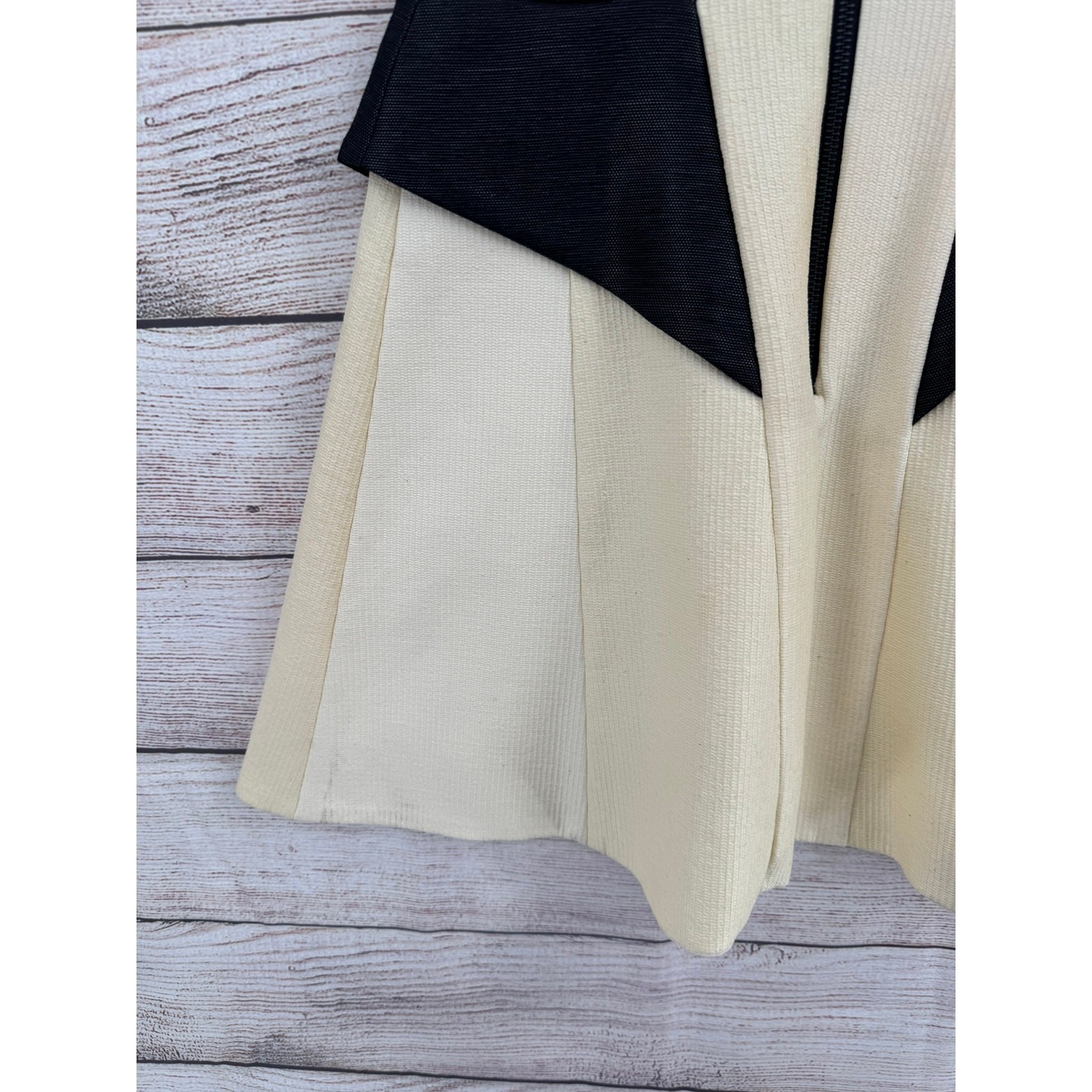 Manning Cartell Enamel Peplum Crochet Cocktail Dress Womens 10 Cream Black NEW