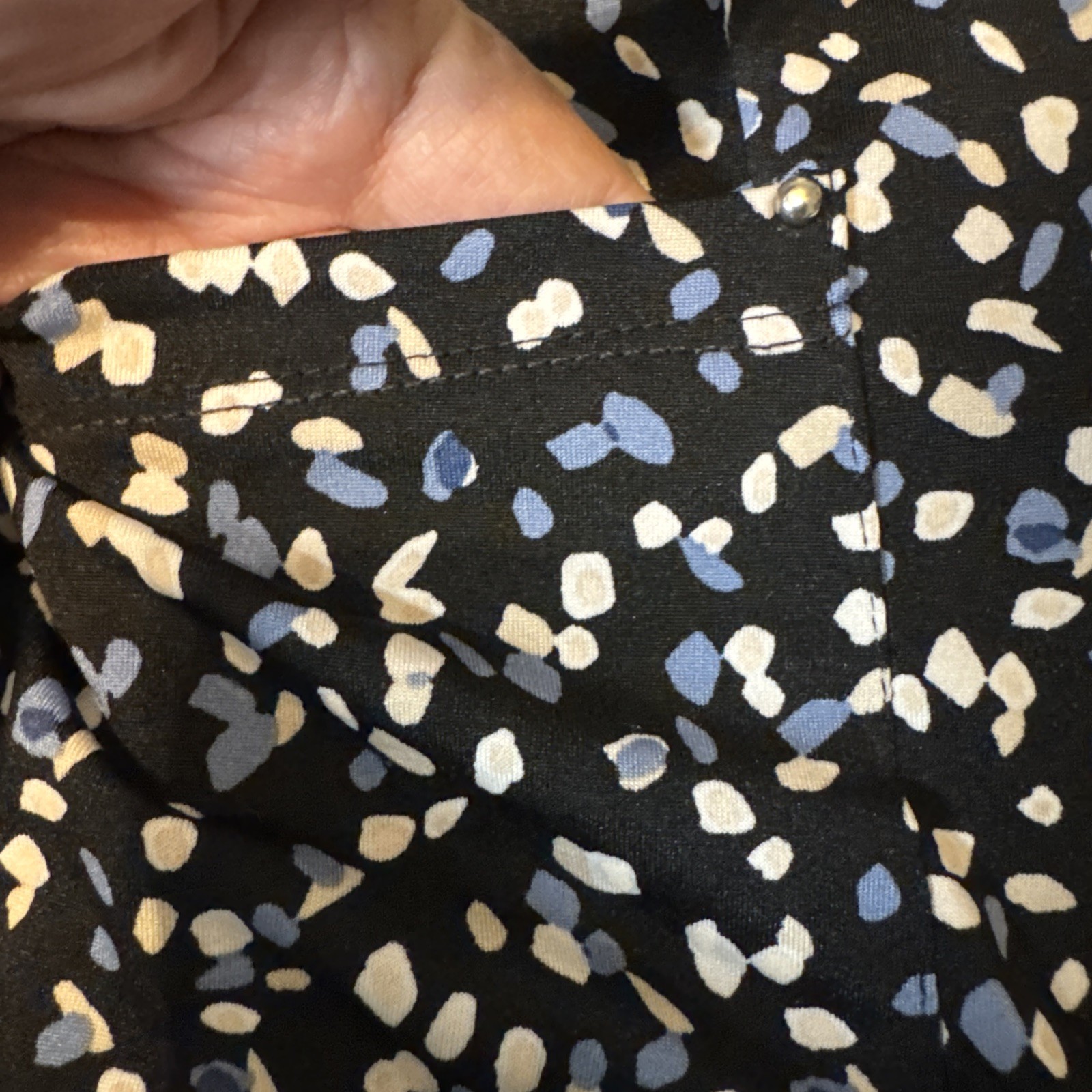 NWT- Ava & Grace Breast Pockets Silver Stud Accent Matching Buttons Button Down