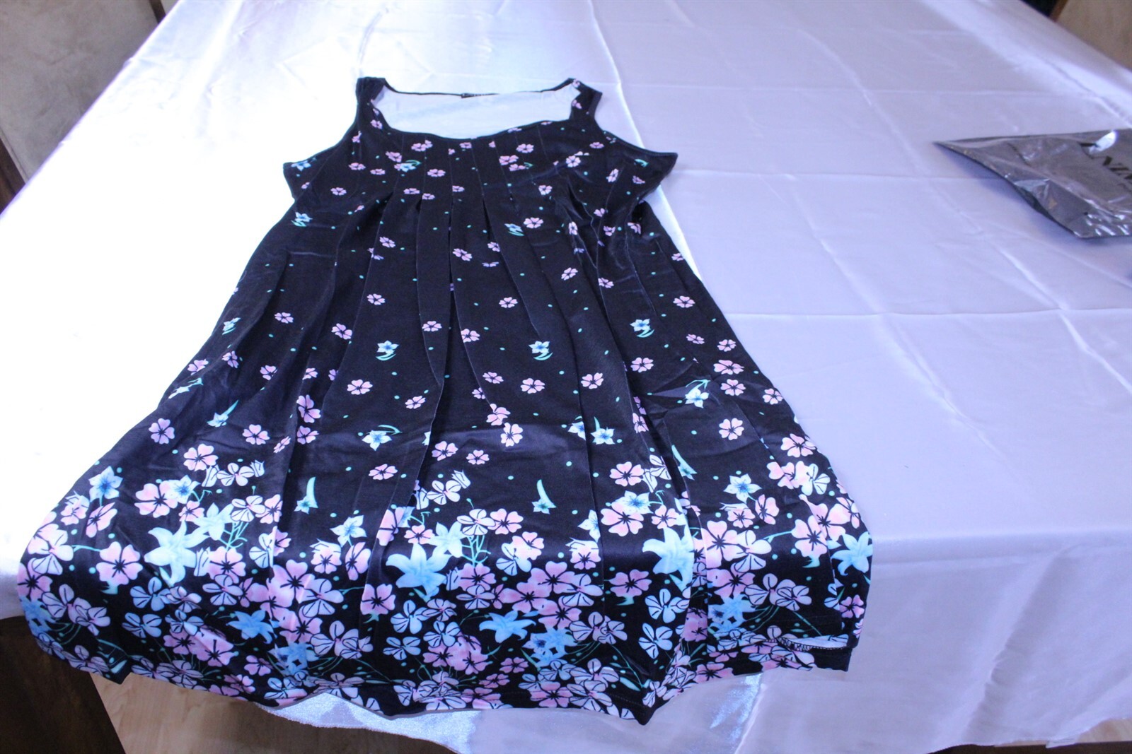 Dress Summer Sleeveless Dress Casual A-Line Tank Knee Length SZ Medium Women’s