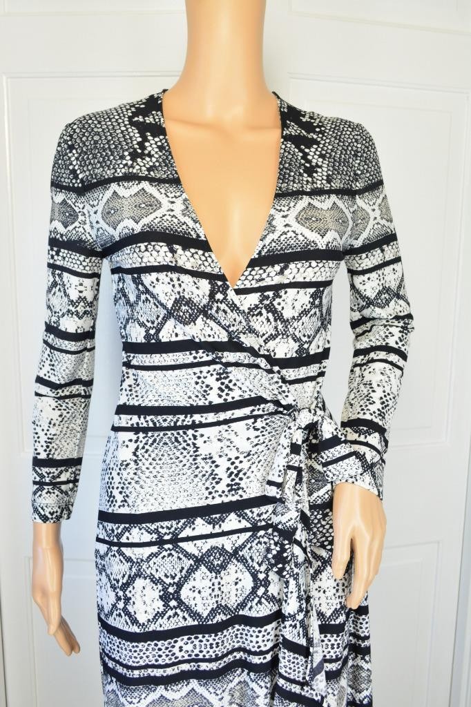 BCBG Maxazria Adele B&W Reptile Snake Print Deep V Stretchy Wrap A-Line Dress XS