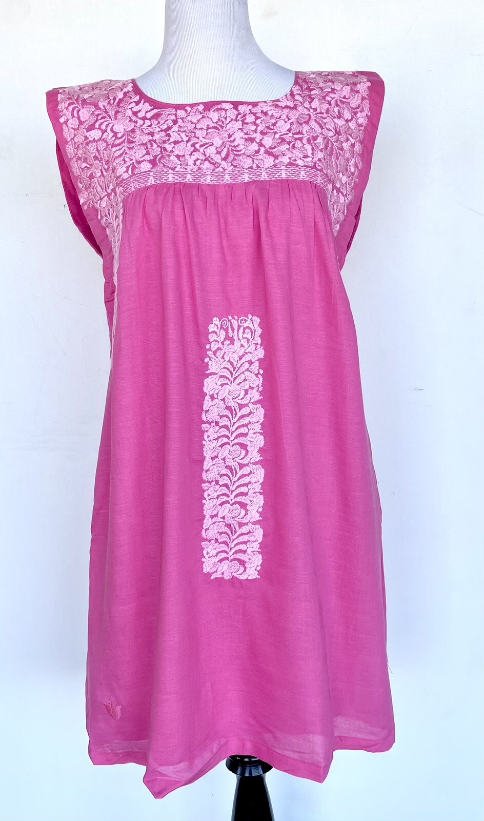 NWT J Marie embroidered Devyn Linen Dress size S Retail $114 Price $65 Pink