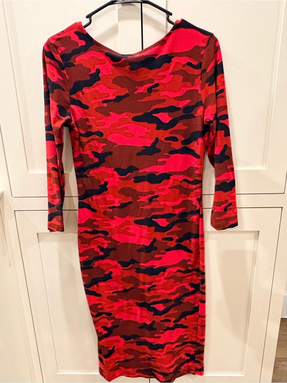 Yelete Red and Black Camo Long Sleeve Midi Dress