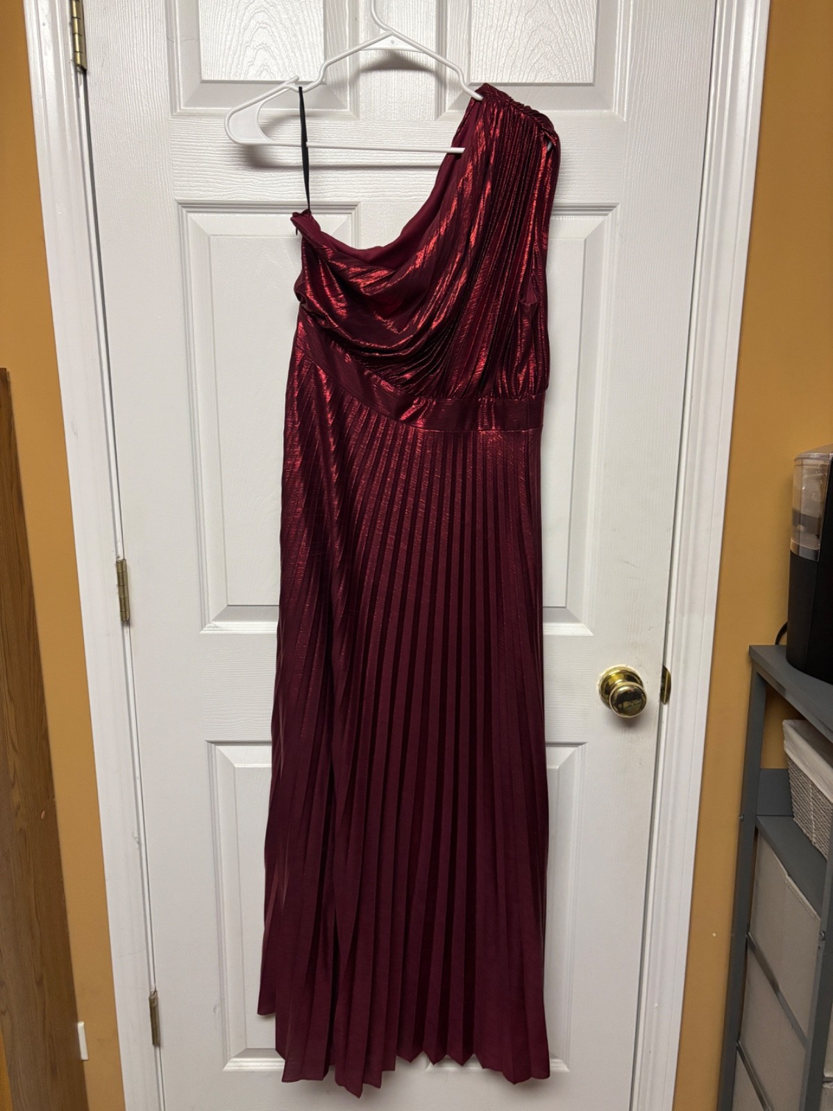 Aomei Red Dress
