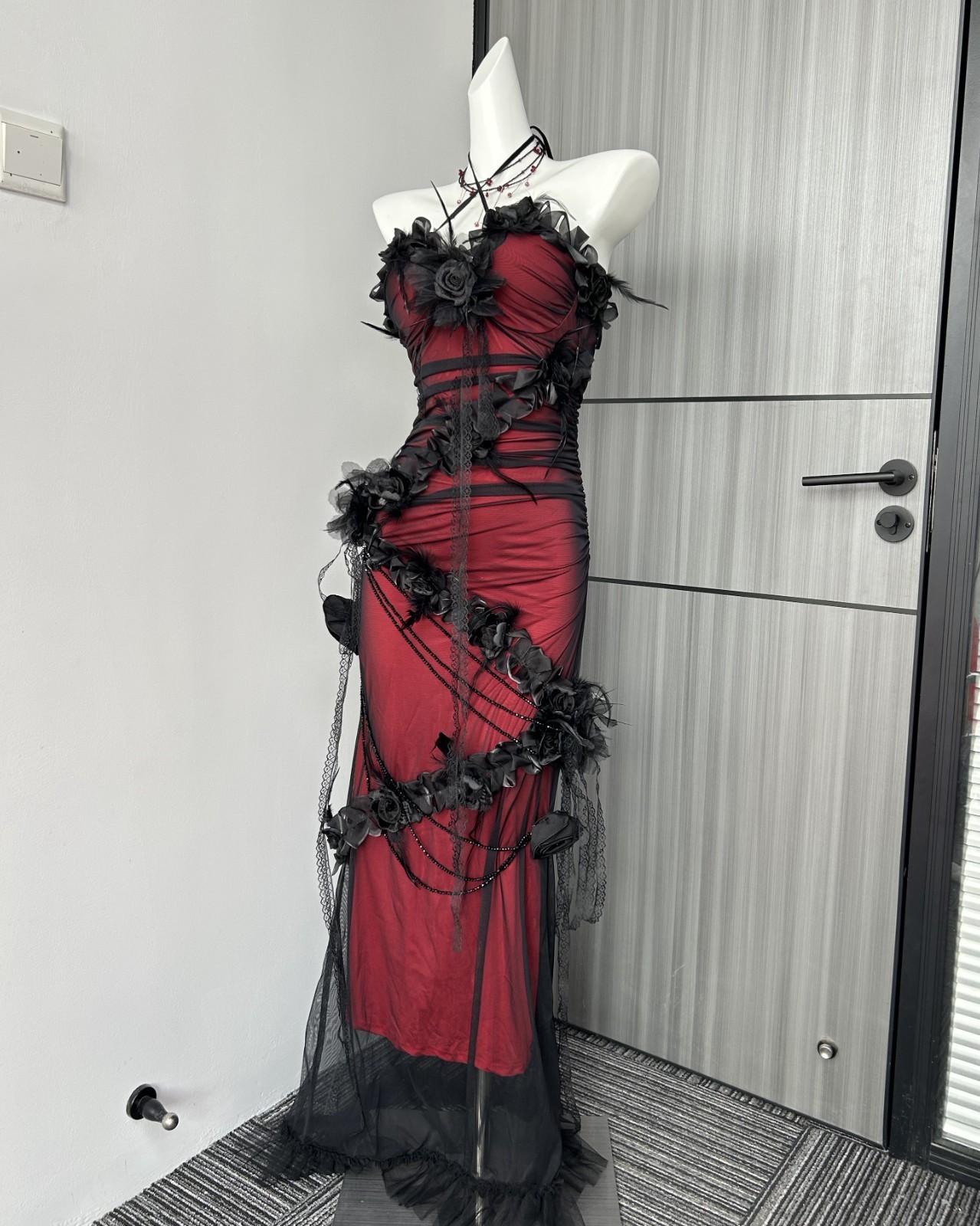 Gothic Red & Black Prom Dress 3D Rose Tulle Halter Long Evening Gown Custom