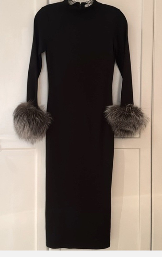 ALICE + OLIVIA Delora Fox Fur-cuff Sleeve Black Midi Dress. Size 4 $550