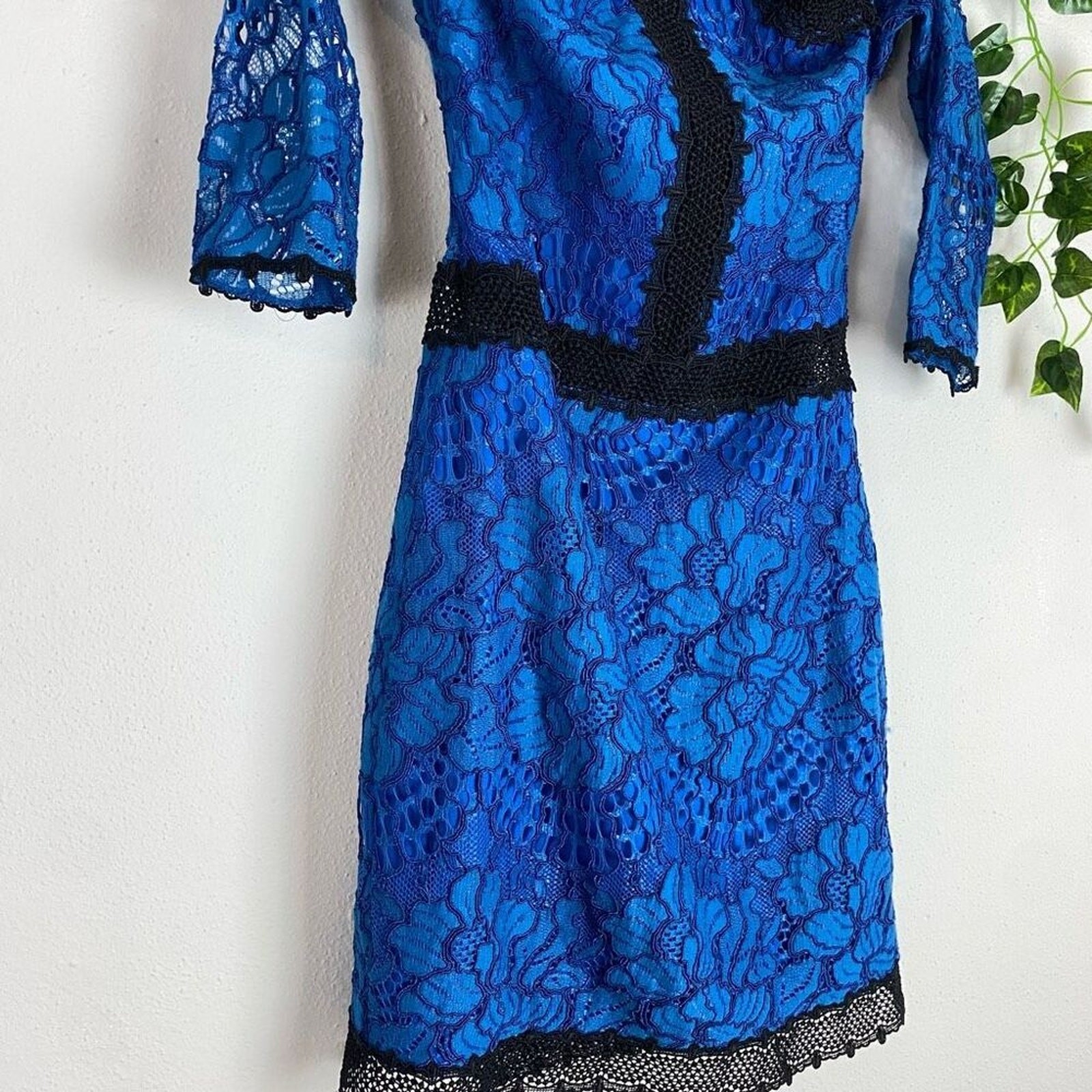 ALEXIS Marlowe Cold Shoulder Lace Midi Dress Blue Small EUC K334