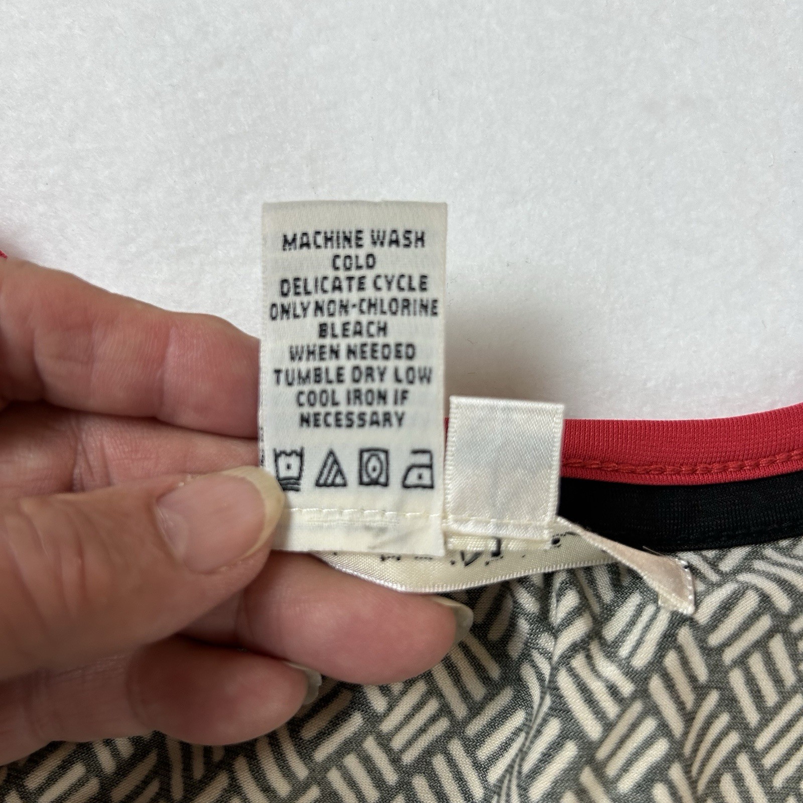 Max Studio Women’s Black & White Geometric Shift Dress w/Red Blue Green Stripe S