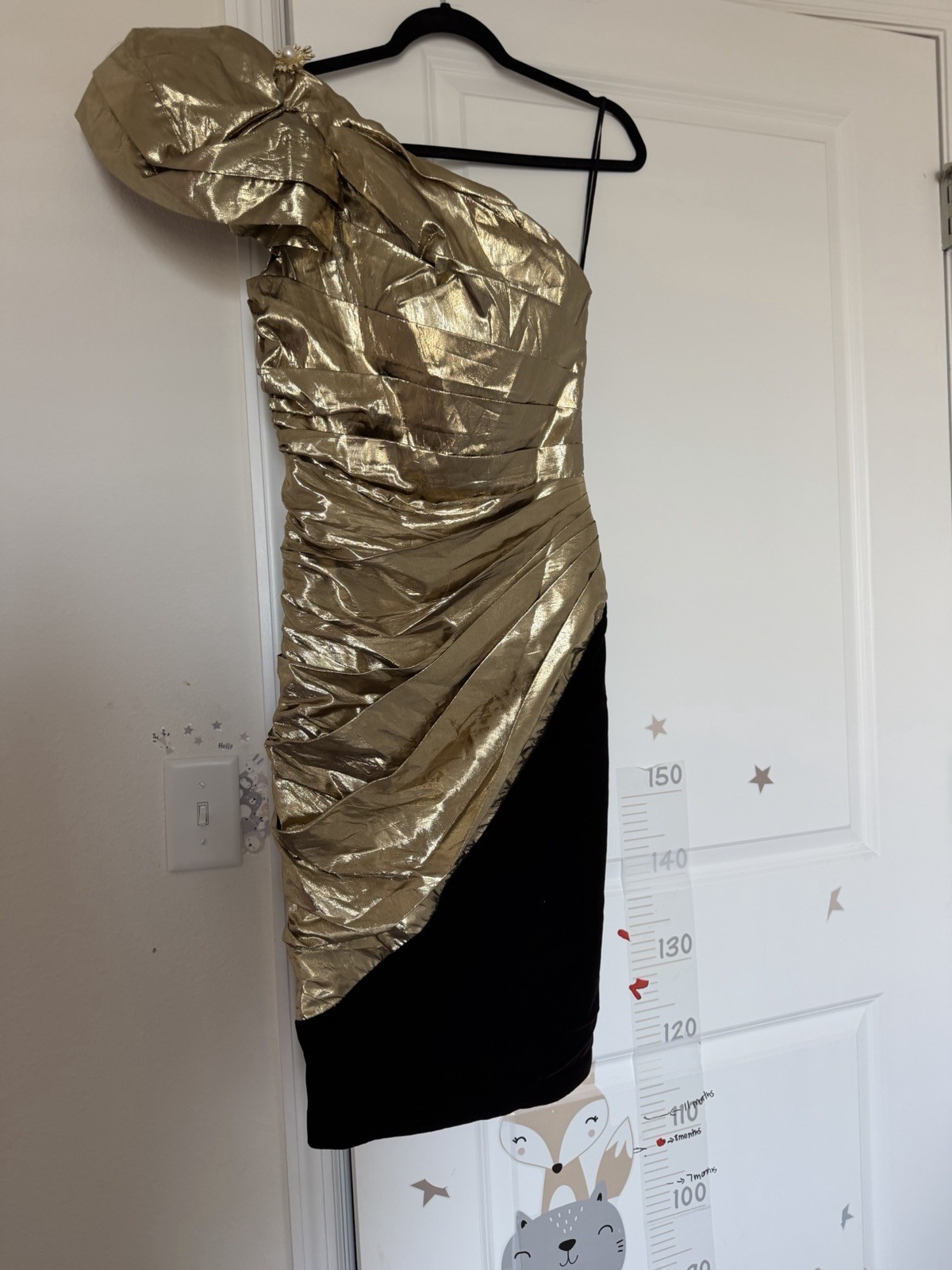Nicole Studio New York 6 Gold/Black Metallic One Shoulder Ruched Sheath Knee