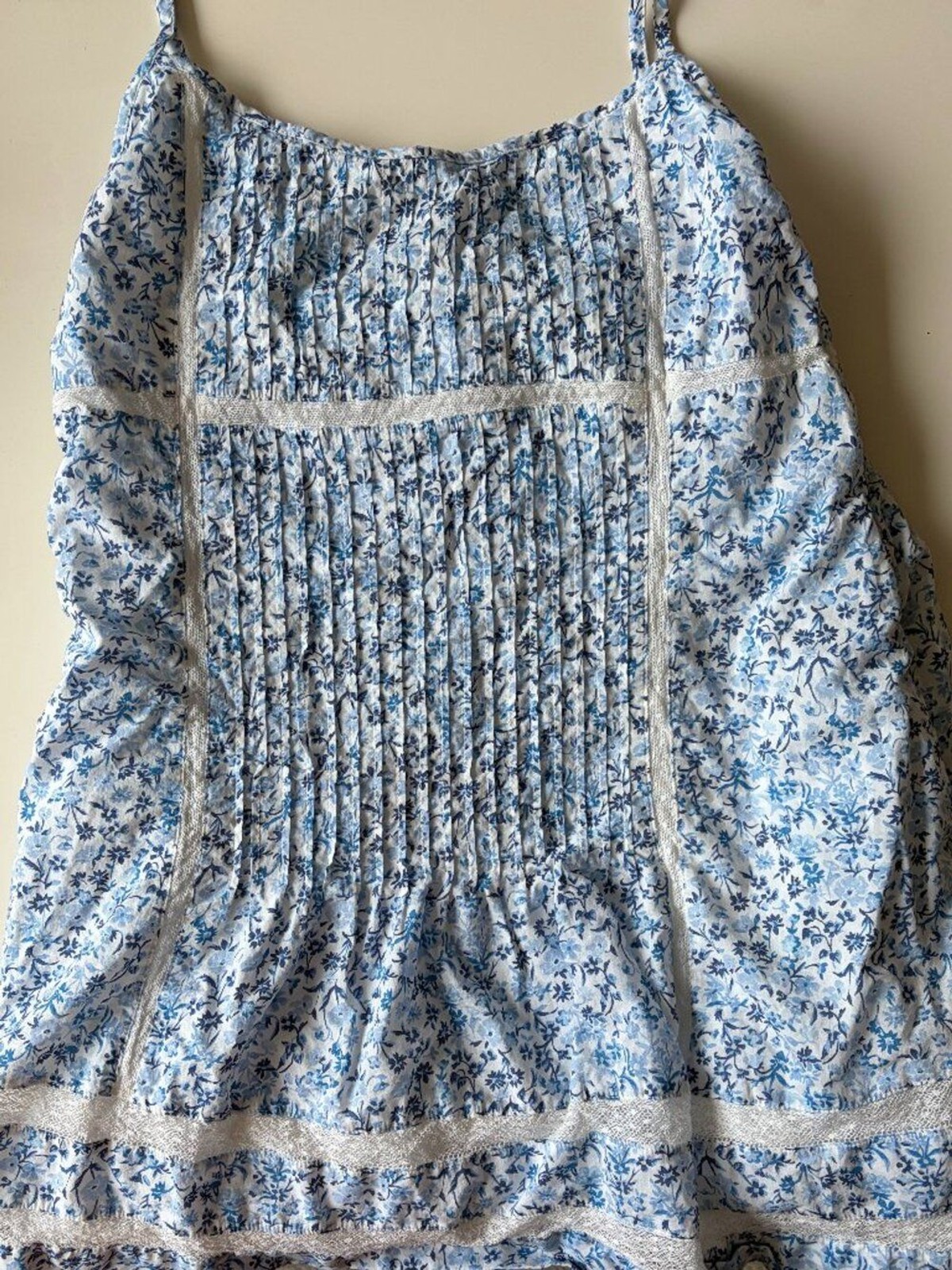 Abercrombie Scoopneck Flowy Mini Dress in Blue Floral (size S)